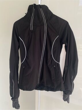 Lululemon Run: Inspire Jacket
Black Size 6